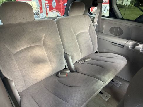 Used 2003 Chrysler Town & Country LX FWD image 19
