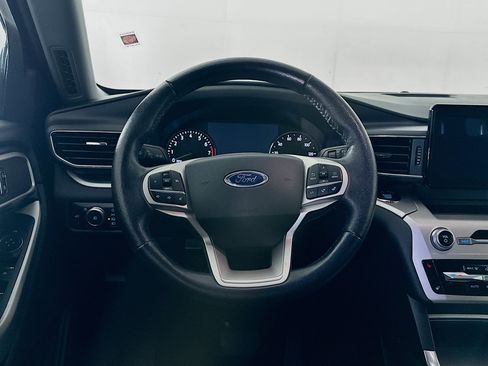 Used 2021 Ford Explorer XLT w/ Equipment Group 202A AWD/4WD image 18
