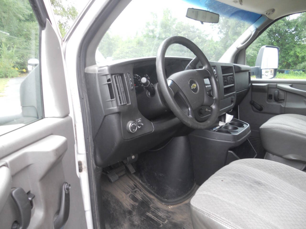 Used 2013 Chevrolet Express 3500 Extended RWD image 19