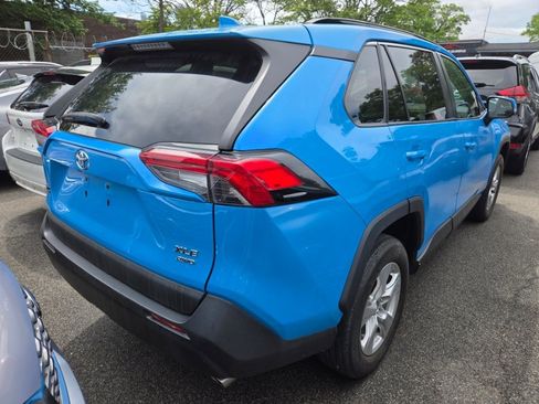 Used 2021 Toyota RAV4 XLE AWD/4WD image 3