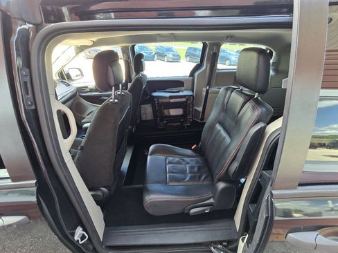 Used 2015 Dodge Grand Caravan American Value Package w/ UConnect Hands-Free Group image 16