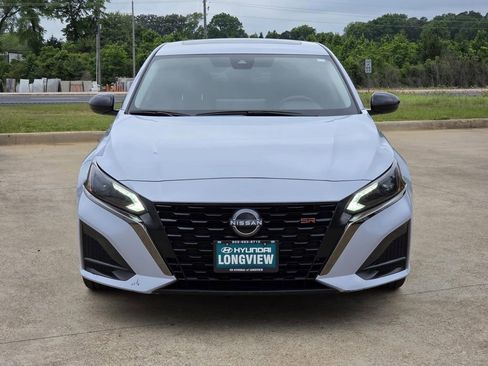 Used 2023 Nissan Altima 2.5 SR w/ SR Premium Package FWD image 2