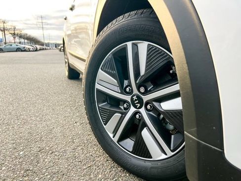 Used 2020 Kia Niro LXS image 25