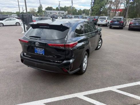 Used 2020 Toyota Highlander LE AWD/4WD image 7