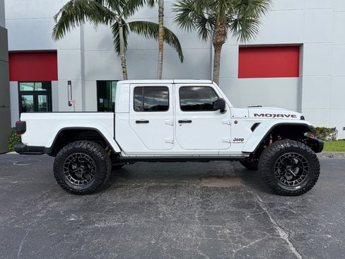 Used 2024 Jeep Gladiator Mojave image 2