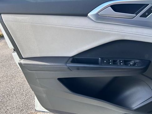 New 2026 Volkswagen Taos SE FWD image 18