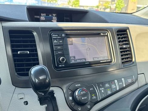 Used 2014 Toyota Sienna SE w/ SE Premium Package w/Entune FWD image 22