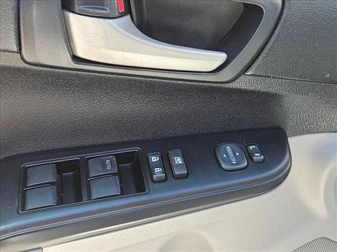 Used 2013 Toyota Camry LE FWD image 9