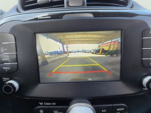 Used 2018 Kia Soul ! FWD image 62