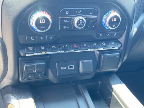 Used 2022 GMC Sierra 3500 Denali w/ Denali Ultimate Package AWD/4WD image 24
