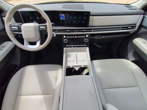 Used 2025 Hyundai Santa Fe SEL FWD image 16