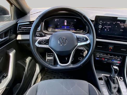 Used 2025 Volkswagen Jetta Sport FWD image 6