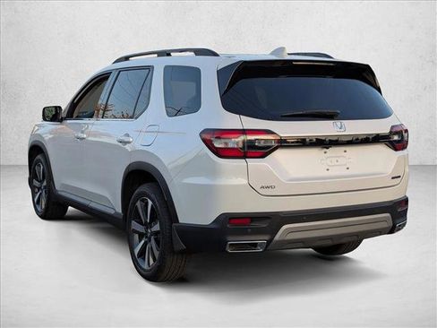 Certified 2023 Honda Pilot Touring image 7