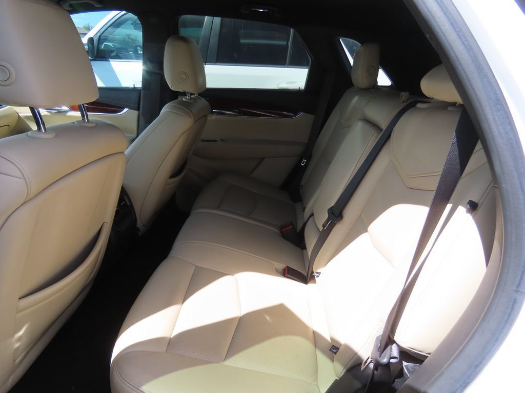 Used 2018 Cadillac XT5 Luxury w/ Driver Awareness Package FWD image 11