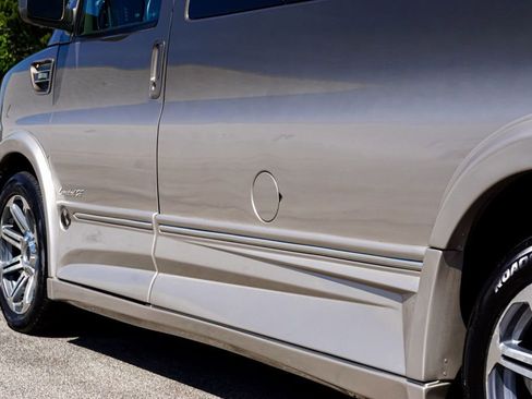 Used 2017 Chevrolet Express 2500 RWD image 61