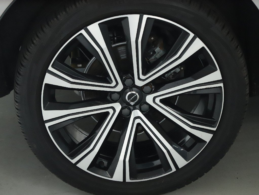 Used 2023 Volvo XC60 B5 Ultimate w/ Climate Package AWD/4WD image 12