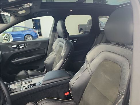 Used 2018 Volvo XC60 T5 R-Design w/ Convenience Package AWD/4WD image 13