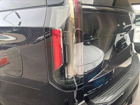 Used 2023 Cadillac Escalade Sport Platinum w/ LPO, ONYX Package image 35