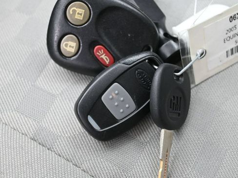 Used 2005 Chevrolet Equinox LT w/ Preferred Equipment Group AWD/4WD image 38