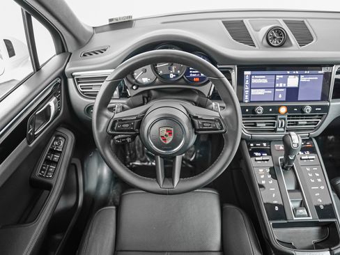 Certified 2026 Porsche Macan AWD/4WD image 16