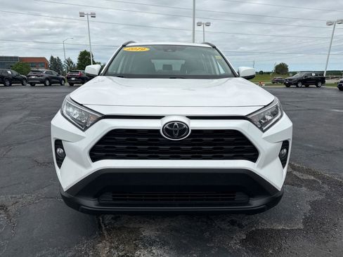 Used 2019 Toyota RAV4 XLE FWD image 3