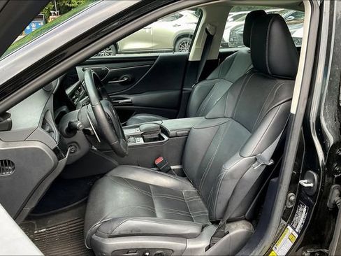 Used 2022 Lexus ES 300h w/ Accessory Package FWD image 3