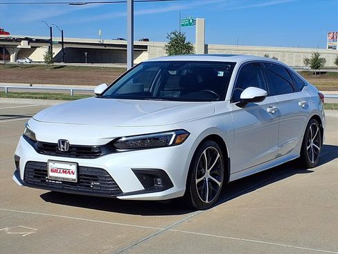 Used 2024 Honda Civic Touring image 4