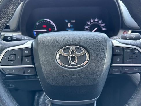 Certified 2023 Toyota Sienna XLE image 32