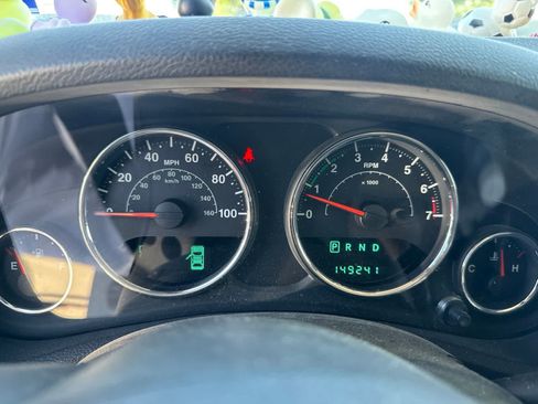Used 2014 Jeep Wrangler Unlimited Rubicon w/ Connectivity Group AWD/4WD image 5