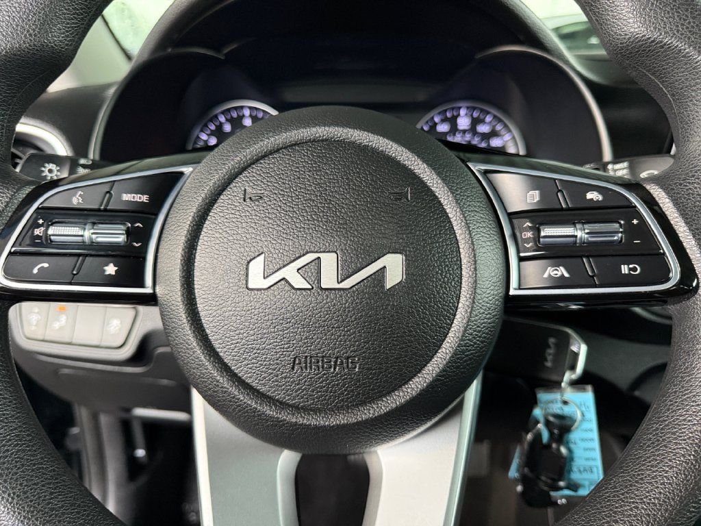 Used 2023 Kia Forte LXS w/ LXS Technology Package FWD image 18