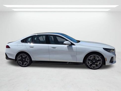 New 2026 BMW 550e xDrive AWD/4WD image 3