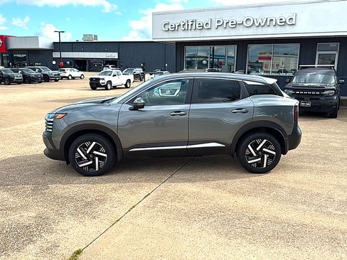 Certified 2025 Nissan Kicks SR FWD image 2