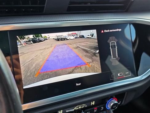 Used 2024 Audi Q3 2.0T Premium image 29