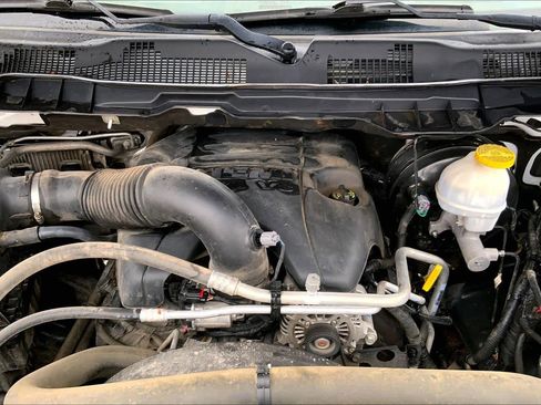 Used 2019 RAM 1500 Classic SLT AWD/4WD image 32