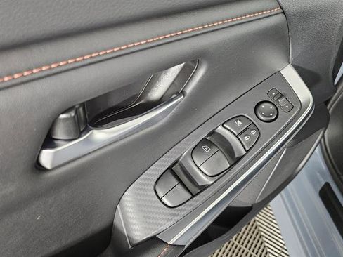 New 2025 Nissan Sentra SR image 37