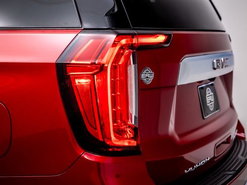 Used 2021 GMC Yukon XL Denali image 12