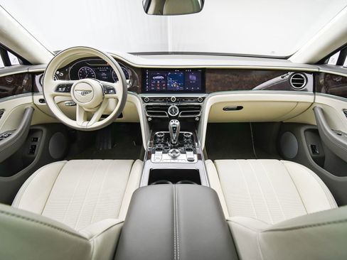 Used 2022 Bentley Flying Spur V8 image 4