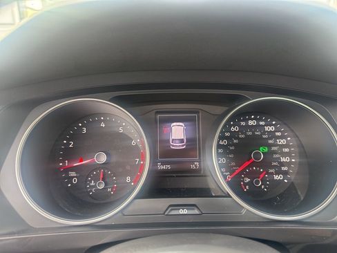 Used 2020 Volkswagen Tiguan SE image 3