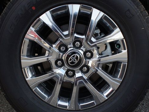 New 2026 Toyota Tacoma Limited AWD/4WD image 32