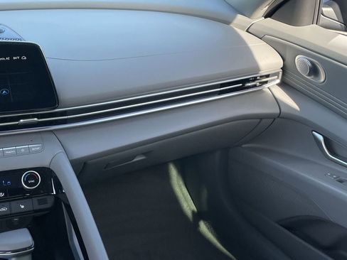 Certified 2025 Hyundai Elantra SEL FWD image 15