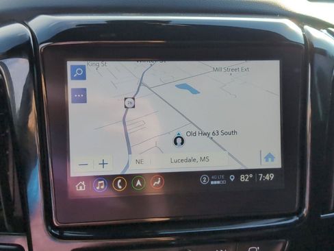 Used 2023 Chevrolet Traverse Premier FWD image 19