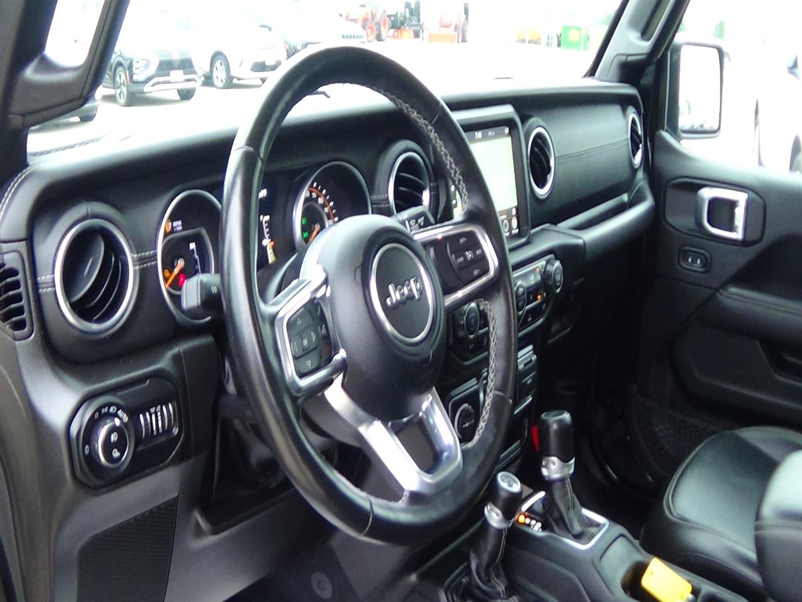 Used 2022 Jeep Gladiator Overland w/ Popular Equipment Package AWD/4WD image 18