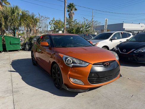Used 2015 Hyundai Veloster RE:FLEX Edition FWD image 3