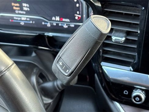 Used 2025 GMC Sierra 1500 SLT image 32