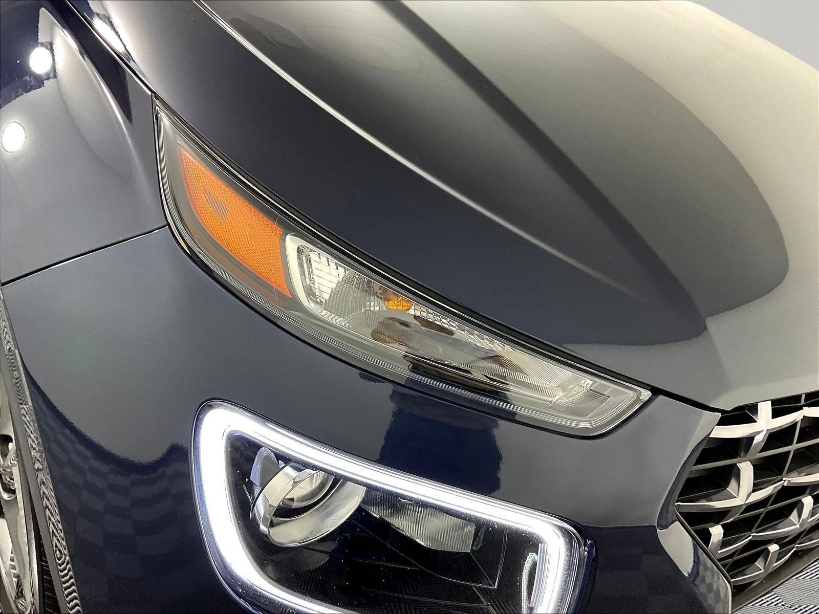 Used 2023 Hyundai Venue Limited FWD image 30