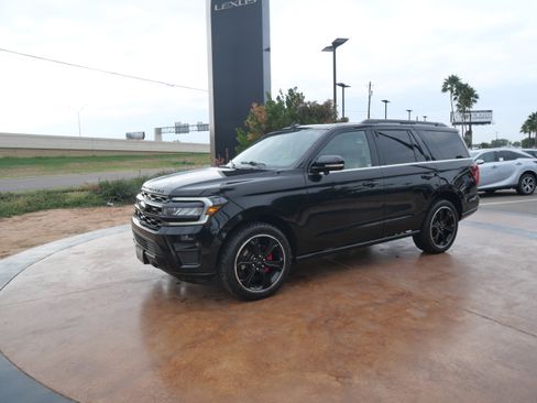 Used 2023 Ford Expedition Limited image 5