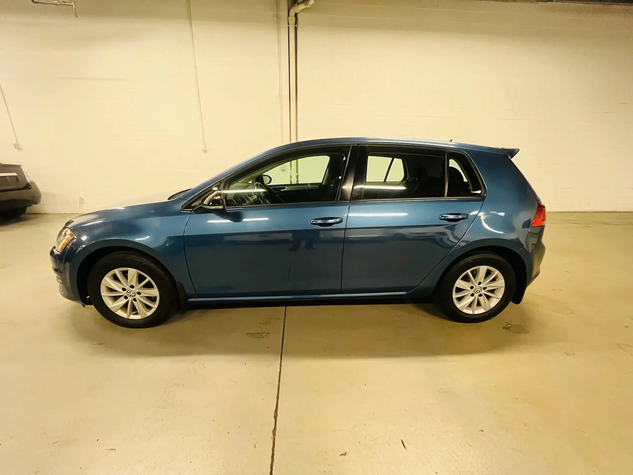 Used 2016 Volkswagen Golf S FWD image 5