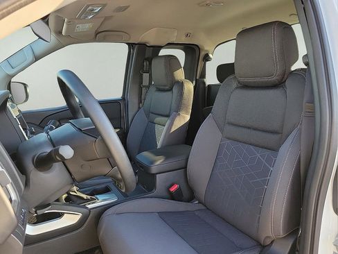 Used 2025 Nissan Frontier SV image 11