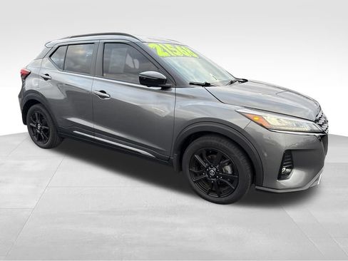 Used 2021 Nissan Kicks SR image 8