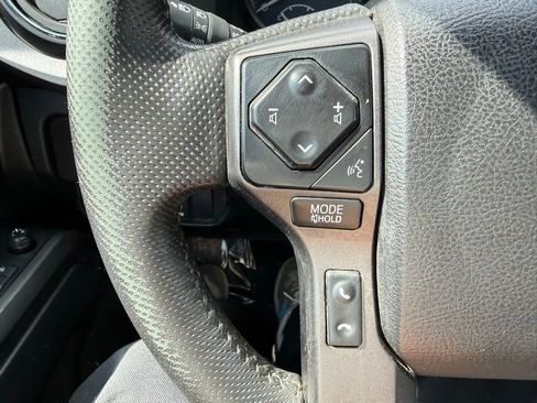 Used 2022 Toyota Tacoma TRD Off-Road AWD/4WD image 19